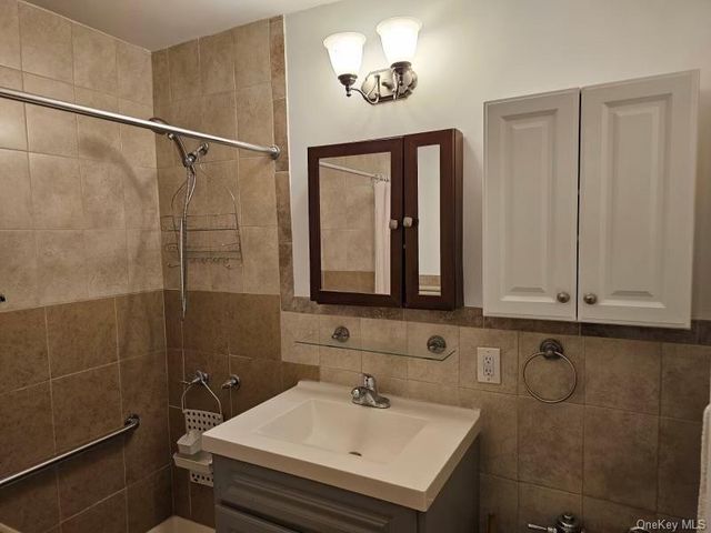 151-05 Cross Island Parkway 3E, Whitestone, NY 11357