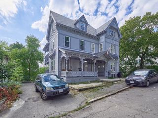 34 Garnet St, Fitchburg, MA 01420