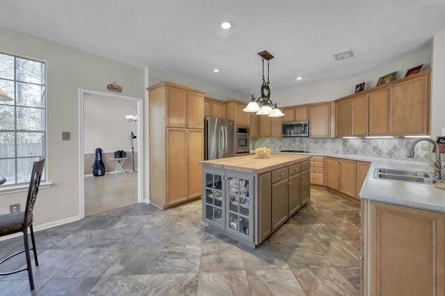 205 Purple Slate Place, The Woodlands, TX 77381