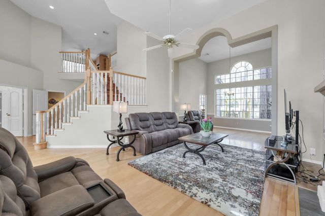 205 Purple Slate Place, The Woodlands, TX 77381