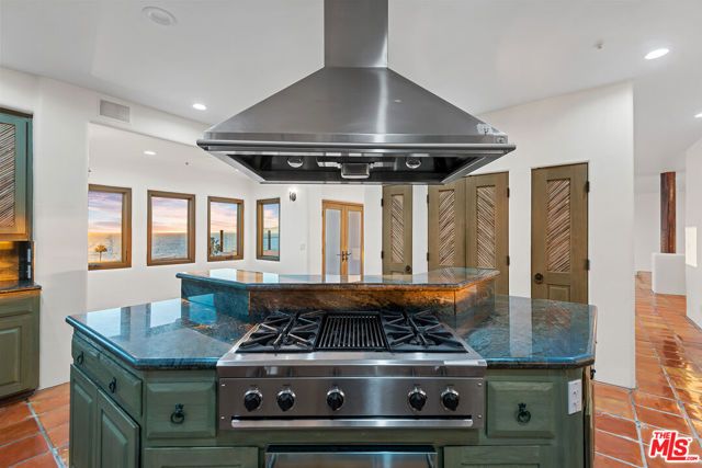 7047 Vista Del Mar Lane, Playa Del Rey (los Angeles), CA 90293