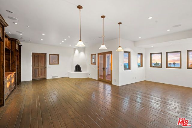 7047 Vista Del Mar Lane, Playa Del Rey (los Angeles), CA 90293