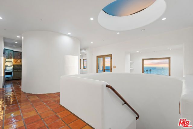 7047 Vista Del Mar Lane, Playa Del Rey (los Angeles), CA 90293