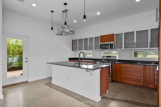 7404 Ava LN, Austin, TX 78724
