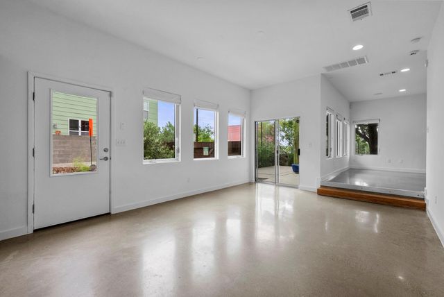 7404 Ava LN, Austin, TX 78724