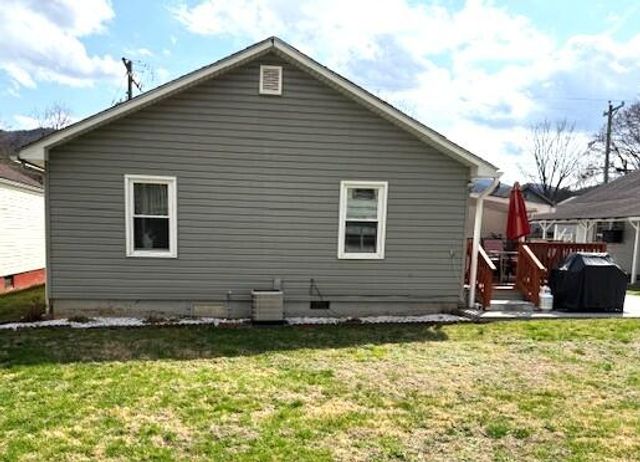 E 424 Parrish ST, Covington, VA 24426