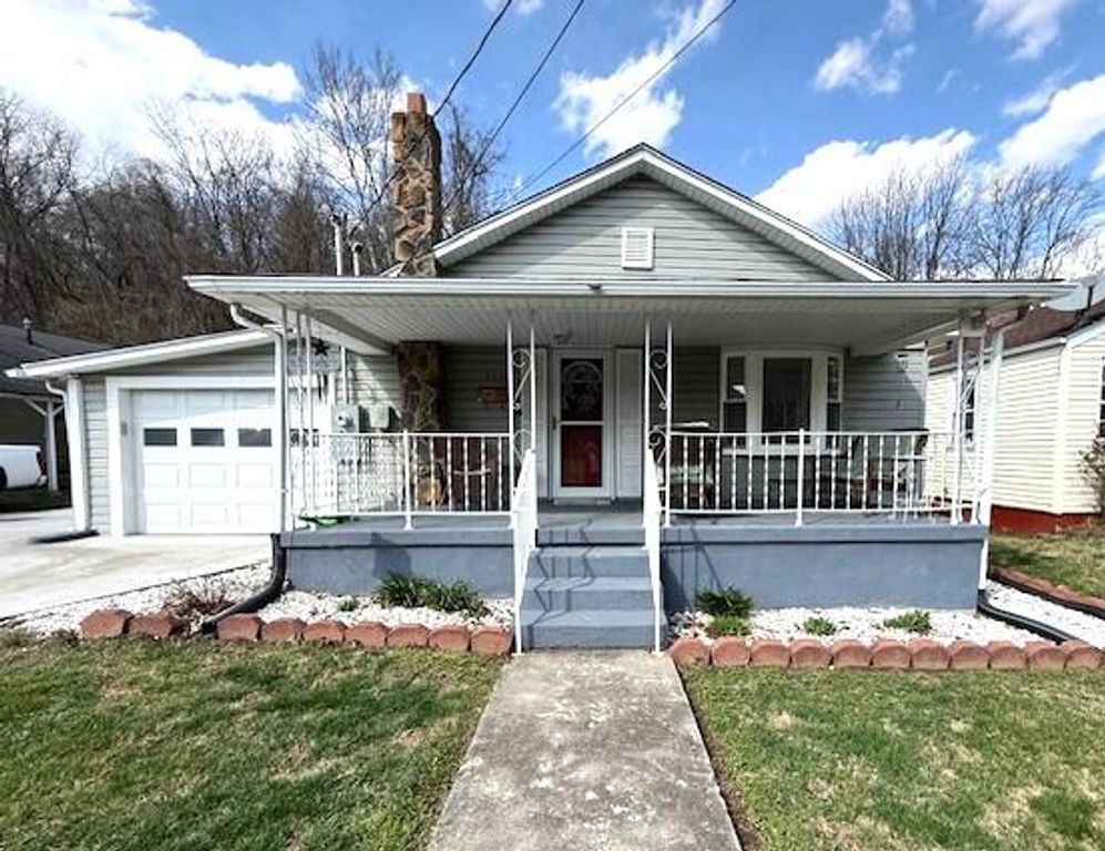 E 424 Parrish ST, Covington, VA 24426