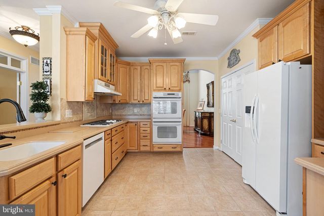 933 LAURENS LN, Warwick, PA 18974