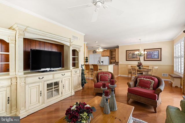 933 LAURENS LN, Warwick, PA 18974
