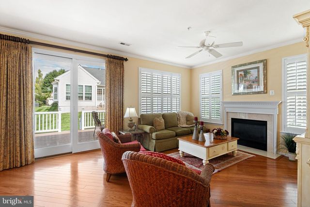 933 LAURENS LN, Warwick, PA 18974
