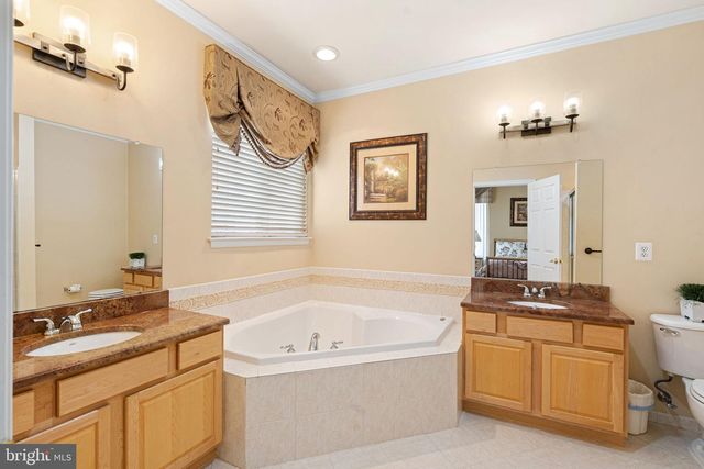 933 LAURENS LN, Warwick, PA 18974