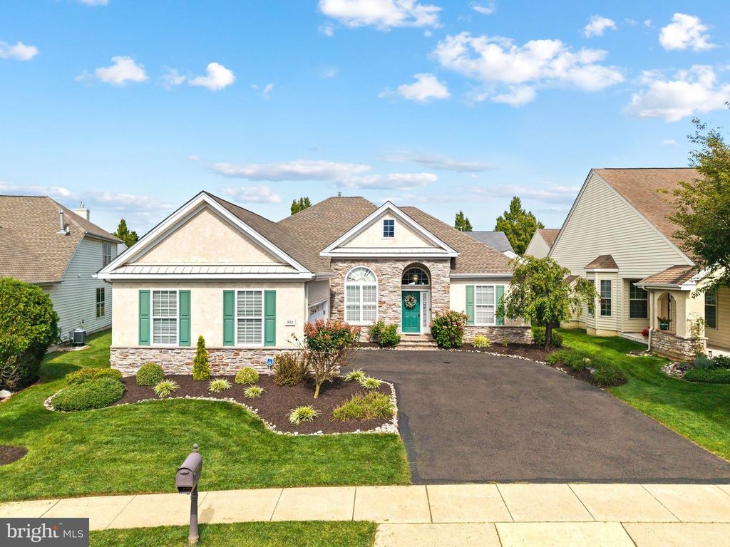933 LAURENS LN, Warwick, PA 18974 — exterior
