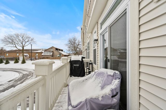 30W158 Wheeler Circle, Warrenville, IL 60563