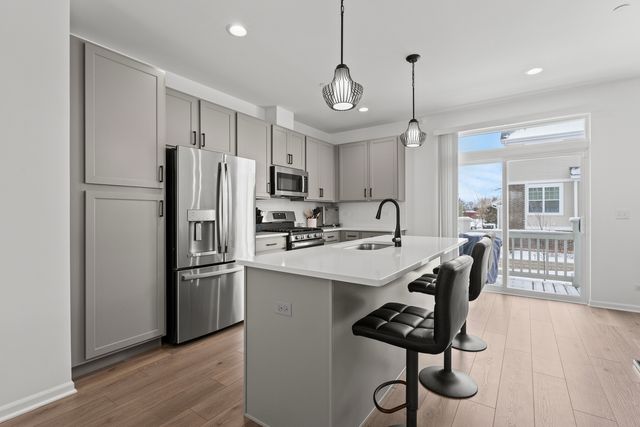 30W158 Wheeler Circle, Warrenville, IL 60563