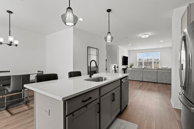 30W158 Wheeler Circle, Warrenville, IL 60563