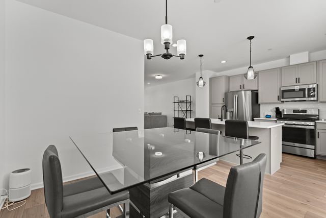 30W158 Wheeler Circle, Warrenville, IL 60563