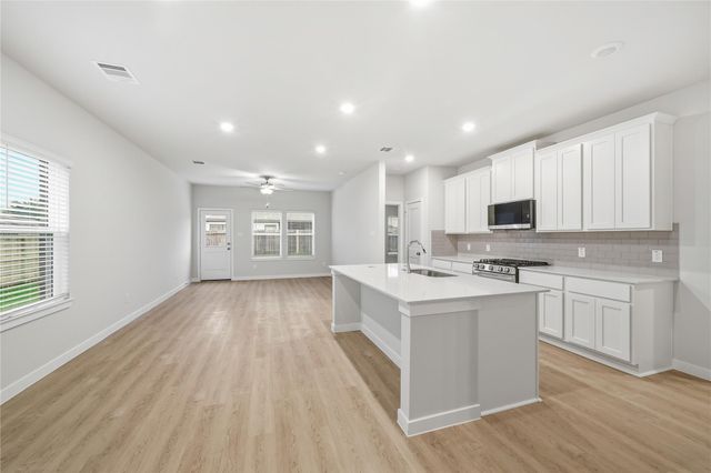 6603 Hidden Dunes Drive, Baytown, TX 77521