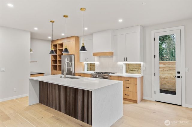 9012 124th Lane NE, Kirkland, WA 98033