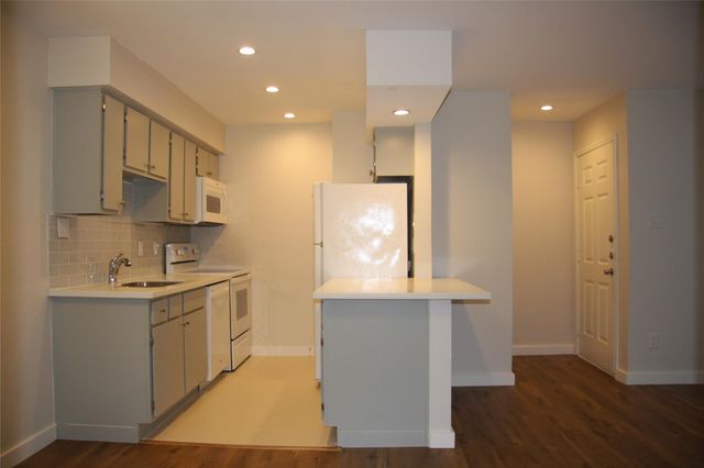2750 Holly Hall Street 309, Houston, TX 77054