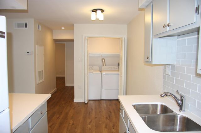2750 Holly Hall Street 309, Houston, TX 77054