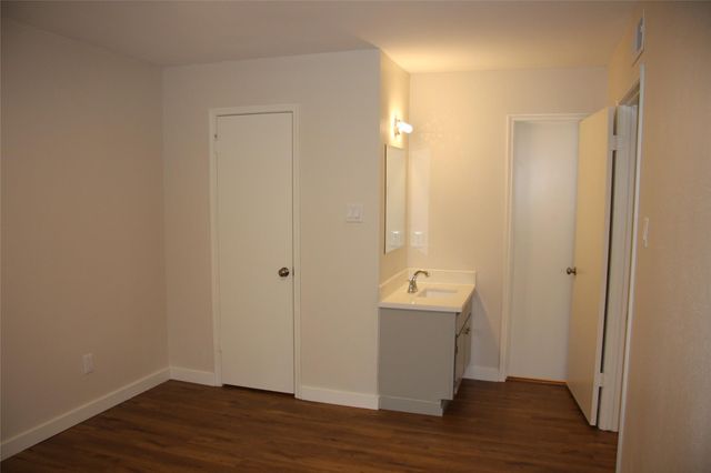 2750 Holly Hall Street 309, Houston, TX 77054