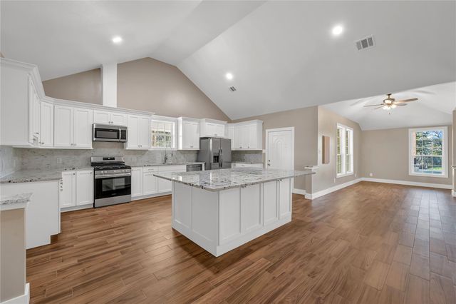 402 Bayou Bend, Baytown, TX 77521