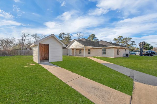 402 Bayou Bend, Baytown, TX 77521