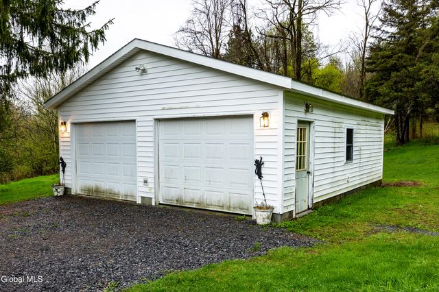 39 E Hill Road, Berne, NY 12009
