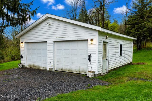 39 E Hill Road, Berne, NY 12009