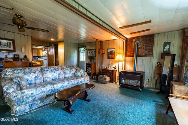39 E Hill Road, Berne, NY 12009