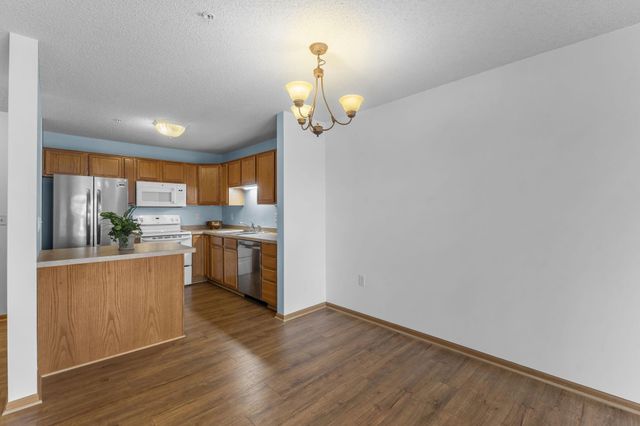 2231 Penn Place N 208, North Saint Paul, MN 55109