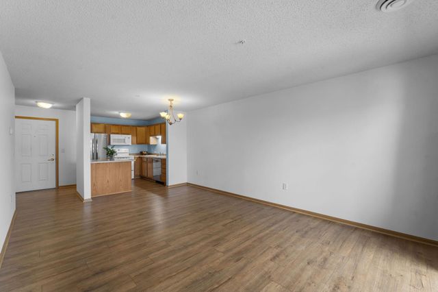 2231 Penn Place N 208, North Saint Paul, MN 55109