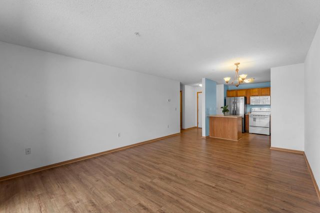 2231 Penn Place N 208, North Saint Paul, MN 55109