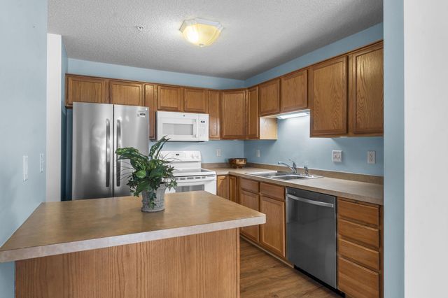 2231 Penn Place N 208, North Saint Paul, MN 55109