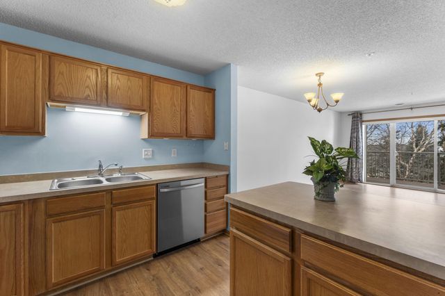 2231 Penn Place N 208, North Saint Paul, MN 55109