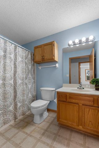 2231 Penn Place N 208, North Saint Paul, MN 55109