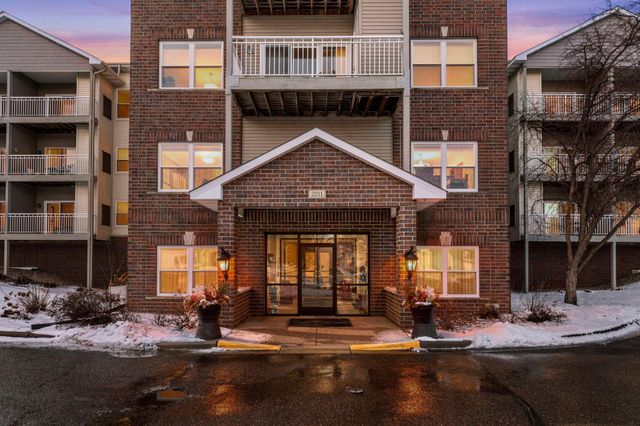 2231 Penn Place N 208, North Saint Paul, MN 55109