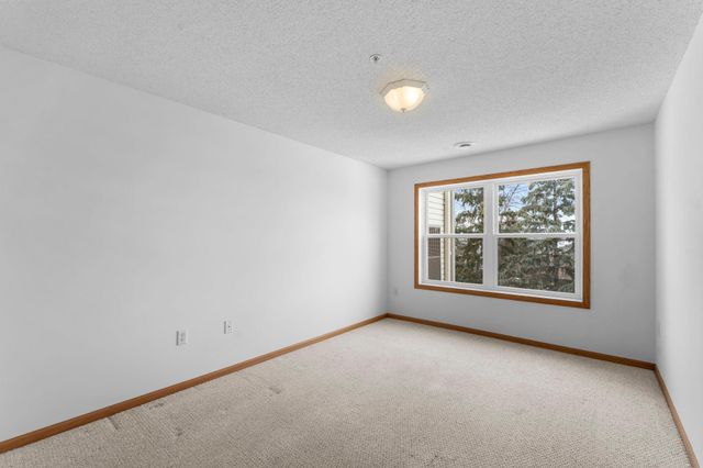 2231 Penn Place N 208, North Saint Paul, MN 55109