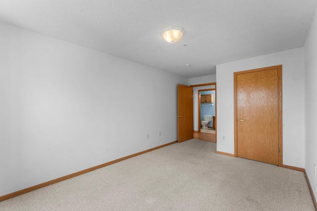 2231 Penn Place N 208, North Saint Paul, MN 55109