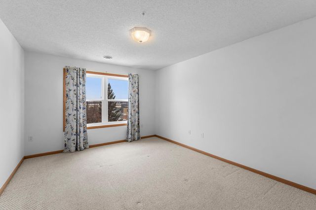 2231 Penn Place N 208, North Saint Paul, MN 55109