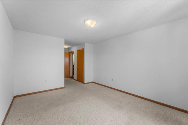 2231 Penn Place N 208, North Saint Paul, MN 55109