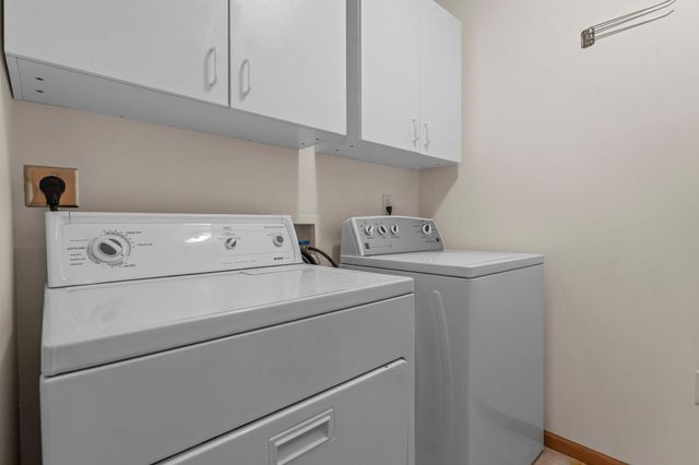 2231 Penn Place N 208, North Saint Paul, MN 55109