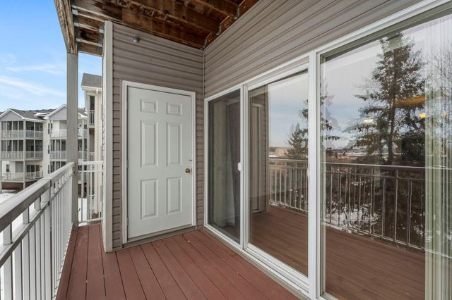 2231 Penn Place N 208, North Saint Paul, MN 55109