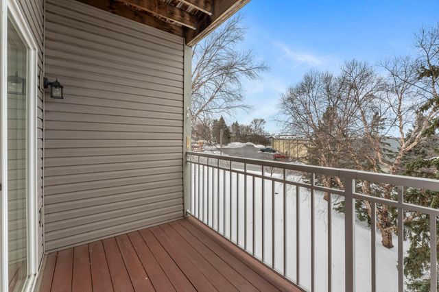 2231 Penn Place N 208, North Saint Paul, MN 55109
