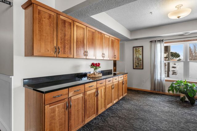 2231 Penn Place N 208, North Saint Paul, MN 55109