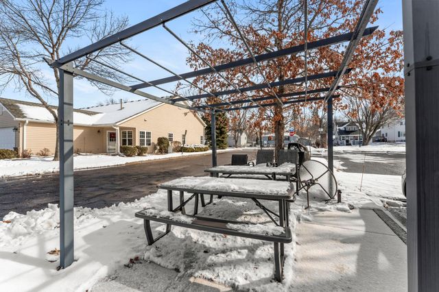 2231 Penn Place N 208, North Saint Paul, MN 55109