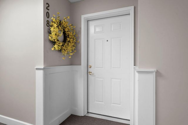 2231 Penn Place N 208, North Saint Paul, MN 55109