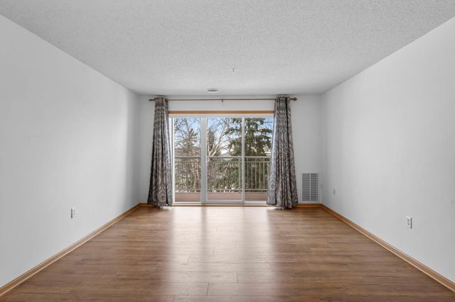 2231 Penn Place N 208, North Saint Paul, MN 55109