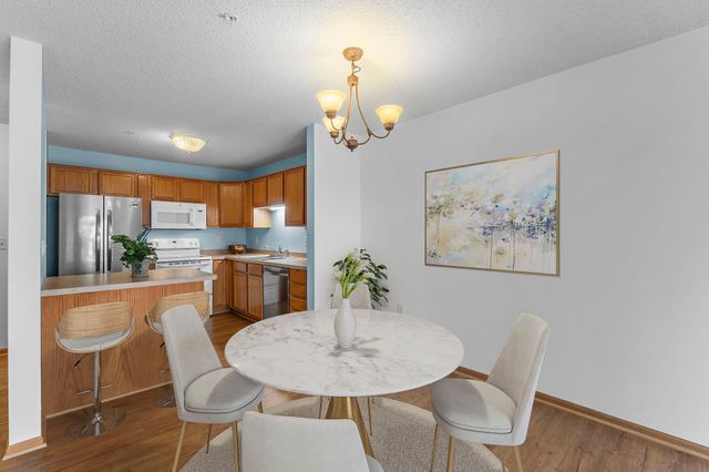 2231 Penn Place N 208, North Saint Paul, MN 55109