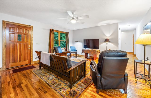 464 Governors View Road, Asheville, NC 28805